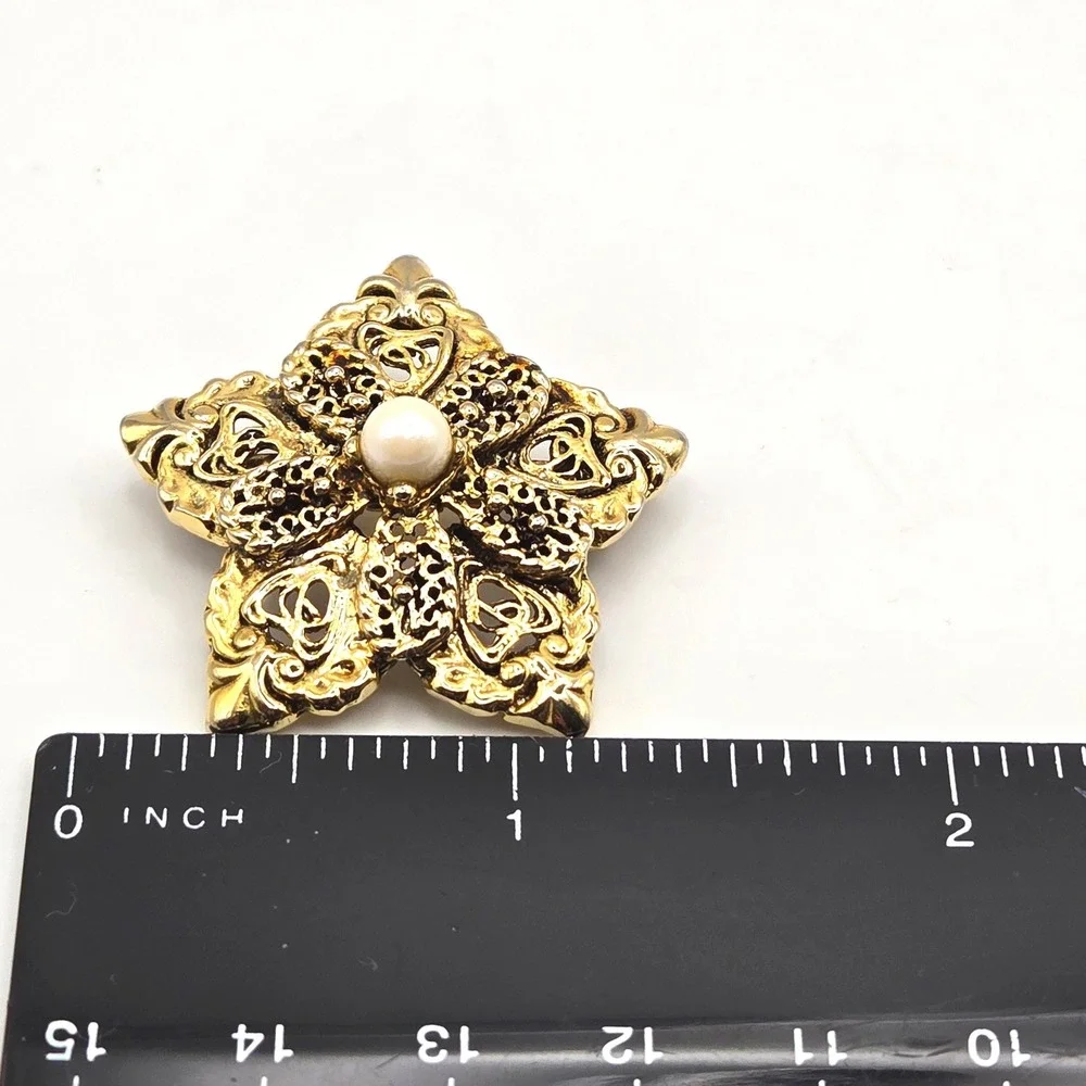 Vintage‎ 1950s Gold Tone Filigree Brooch with Genuine Cultured Pearl Flower